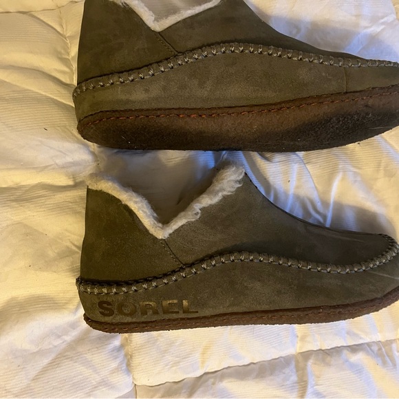 Men’s Sorel slippers - Picture 3 of 3